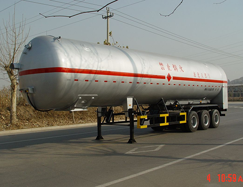 丹东LNG运输半挂车运输罐